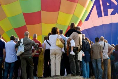 Booking a balloon ride over Italy